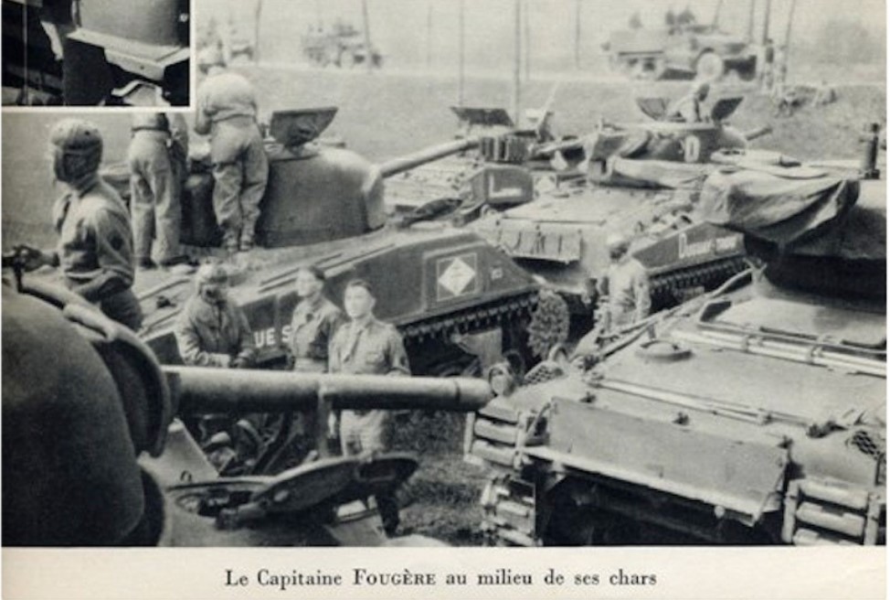 Jean Fougère au milieu de ses chars